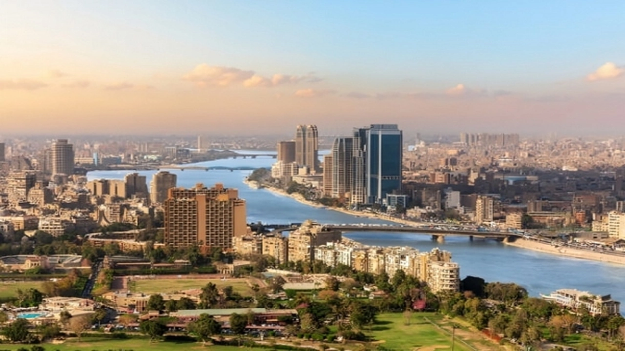 الأرصاد تتوقع أجواء مائلة للدفء نهار الأحد مع تسجيل 21 درجة بالقاهرة